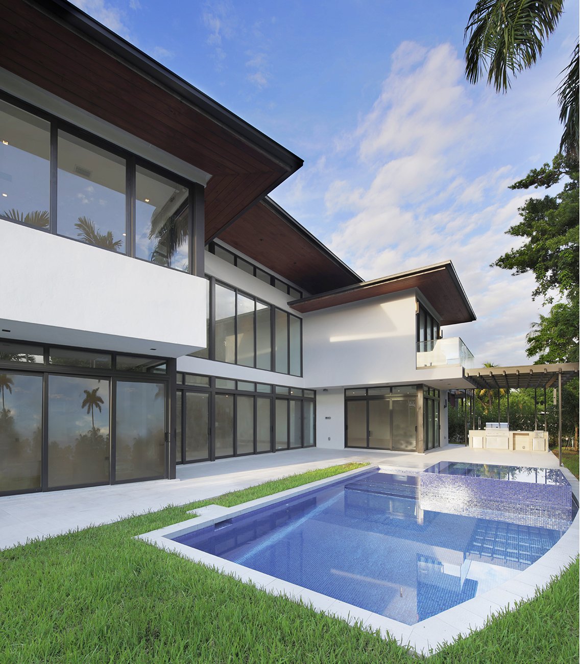 65-bal-harbour-architecture-exterior-view-swimming-pool-1 Exterior Architecture terrace view project in 65 Bal Harbour, Florida