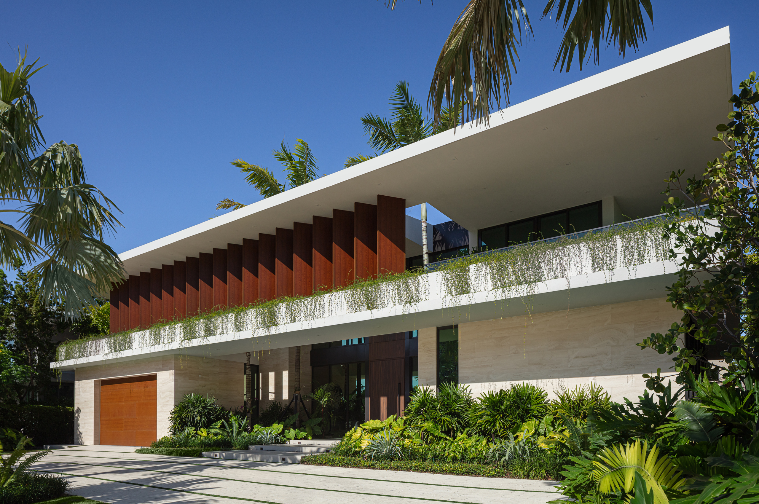 AMA Residence, Golden Beach