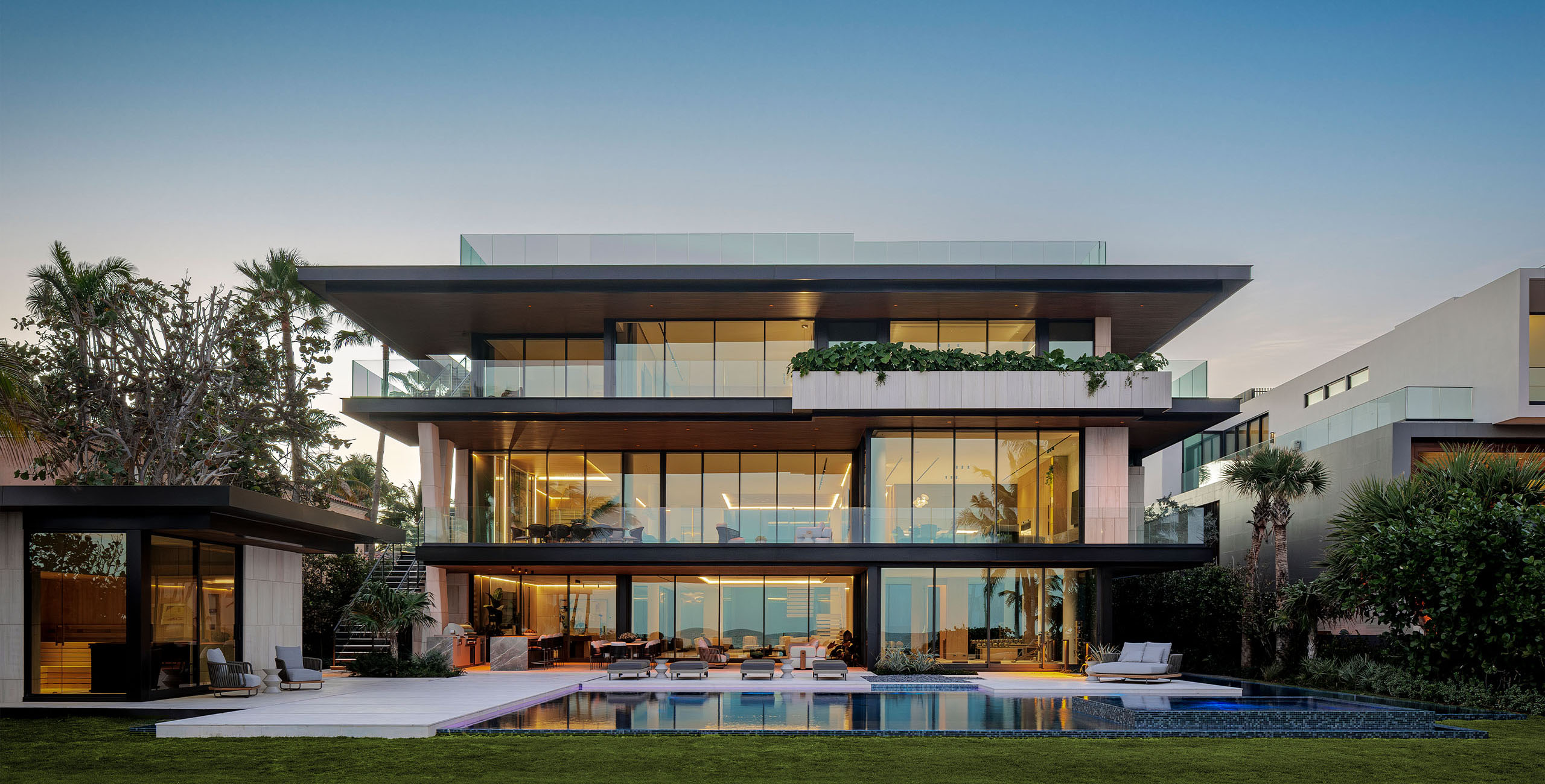 255 Ocean Golden Beach - Exterior Facade Dusk Night