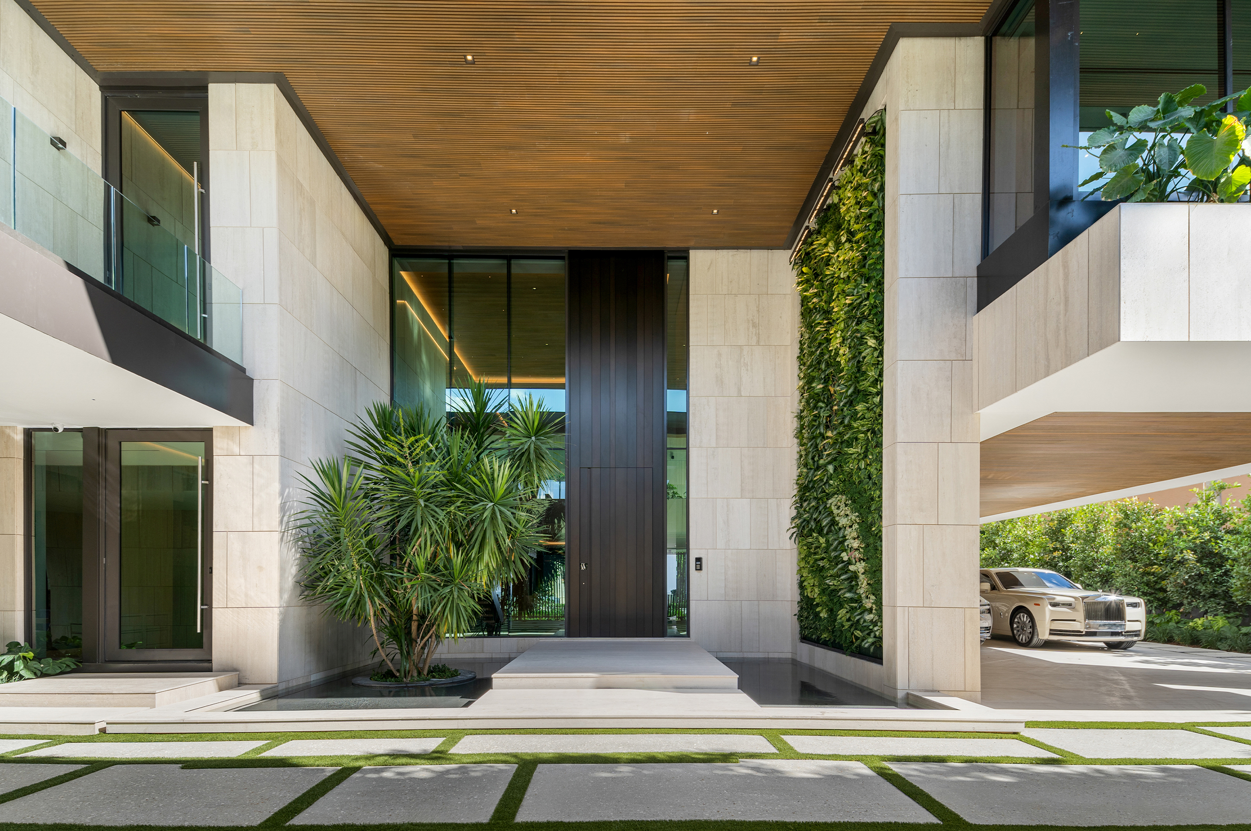 255 Ocean Blvd, Golden Beach