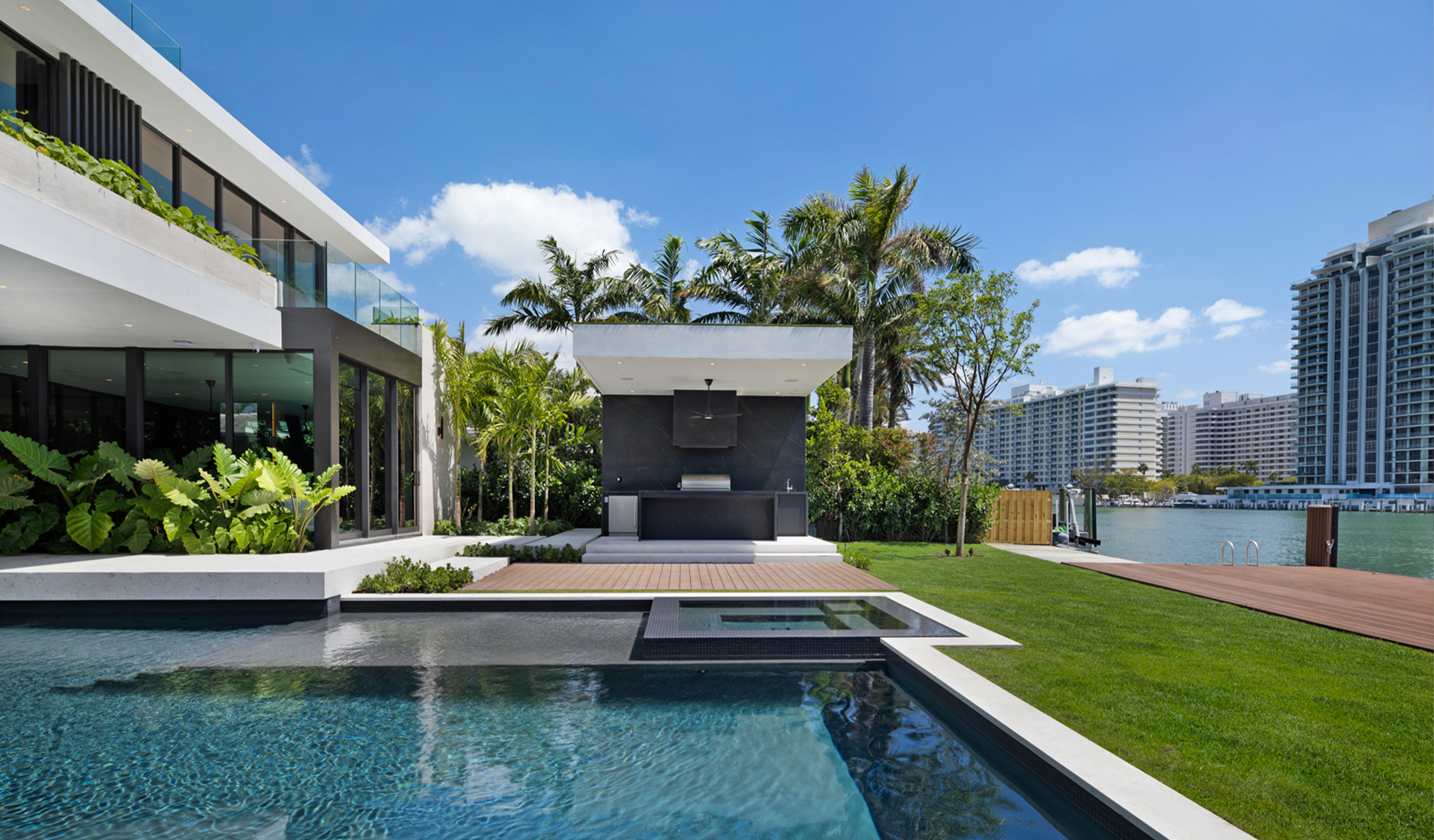 Pine Tree Photo Landscape (2560x1500) - 19 Pine Tree Drive, Miami Beach, FL