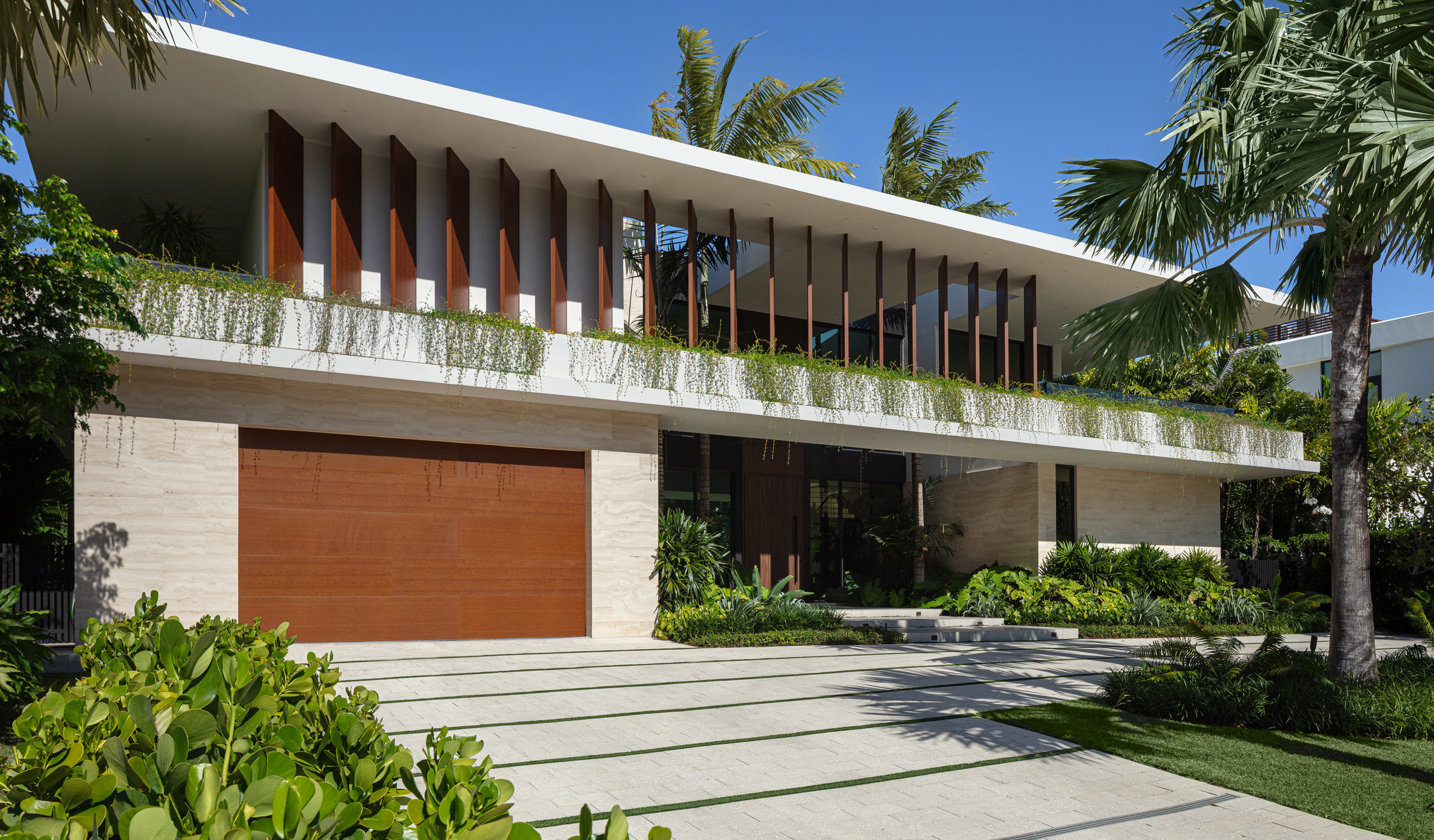 AMA Residence, Golden Beach