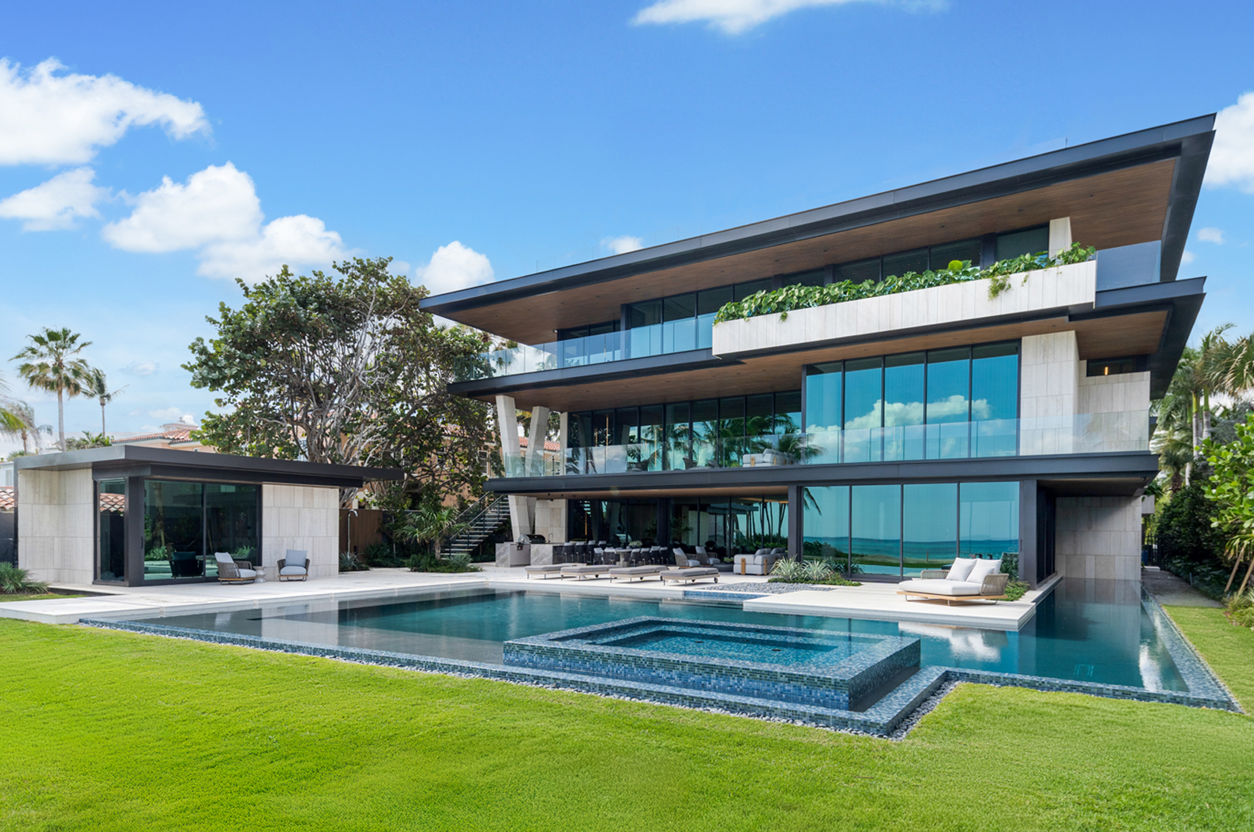 255 Ocean Blvd, Golden Beach