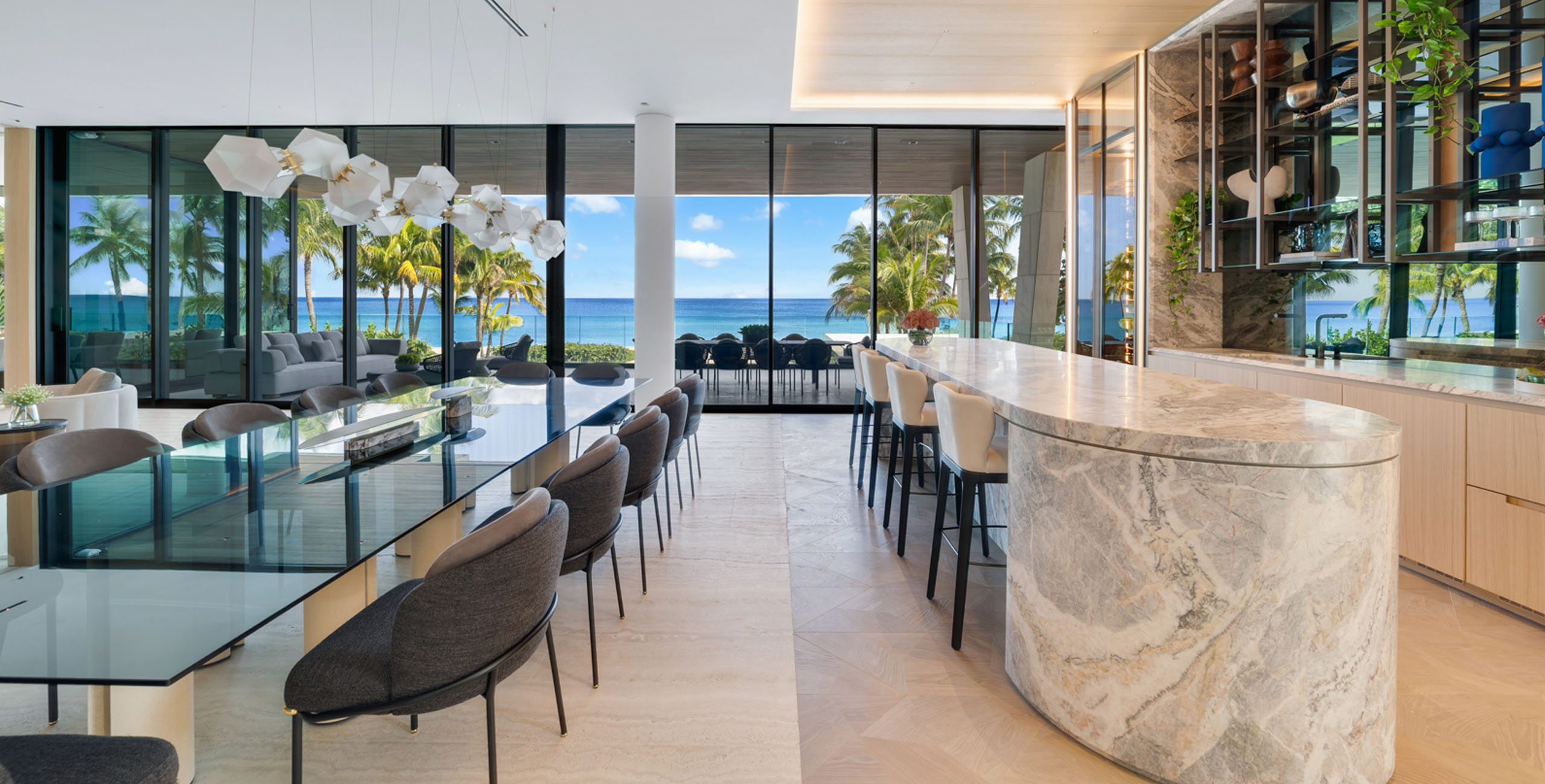 255 Ocean Golden Beach - Bar and Dining Space with Ocean View
