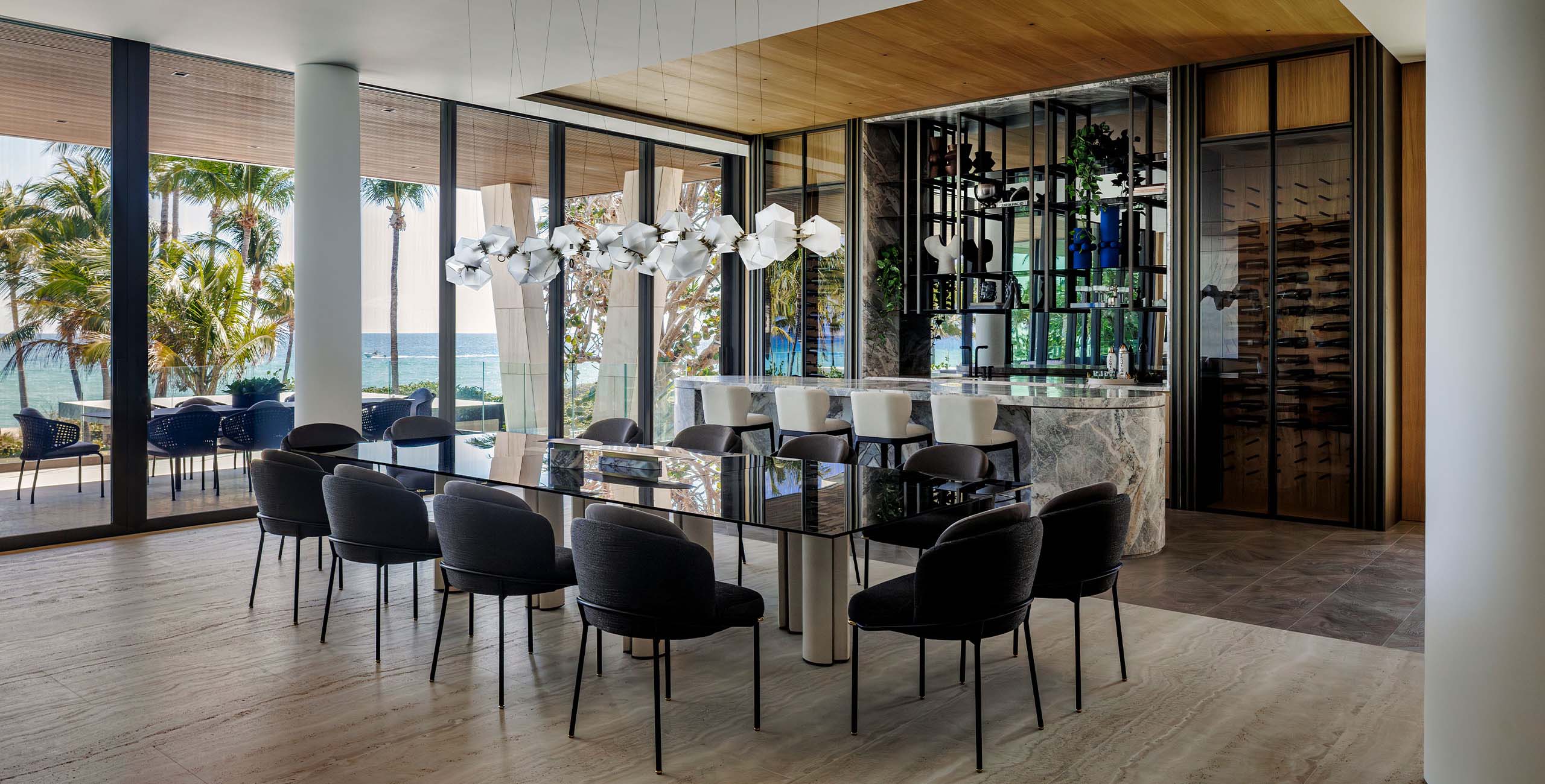 255 Ocean Golden Beach - Dining Area and Bar