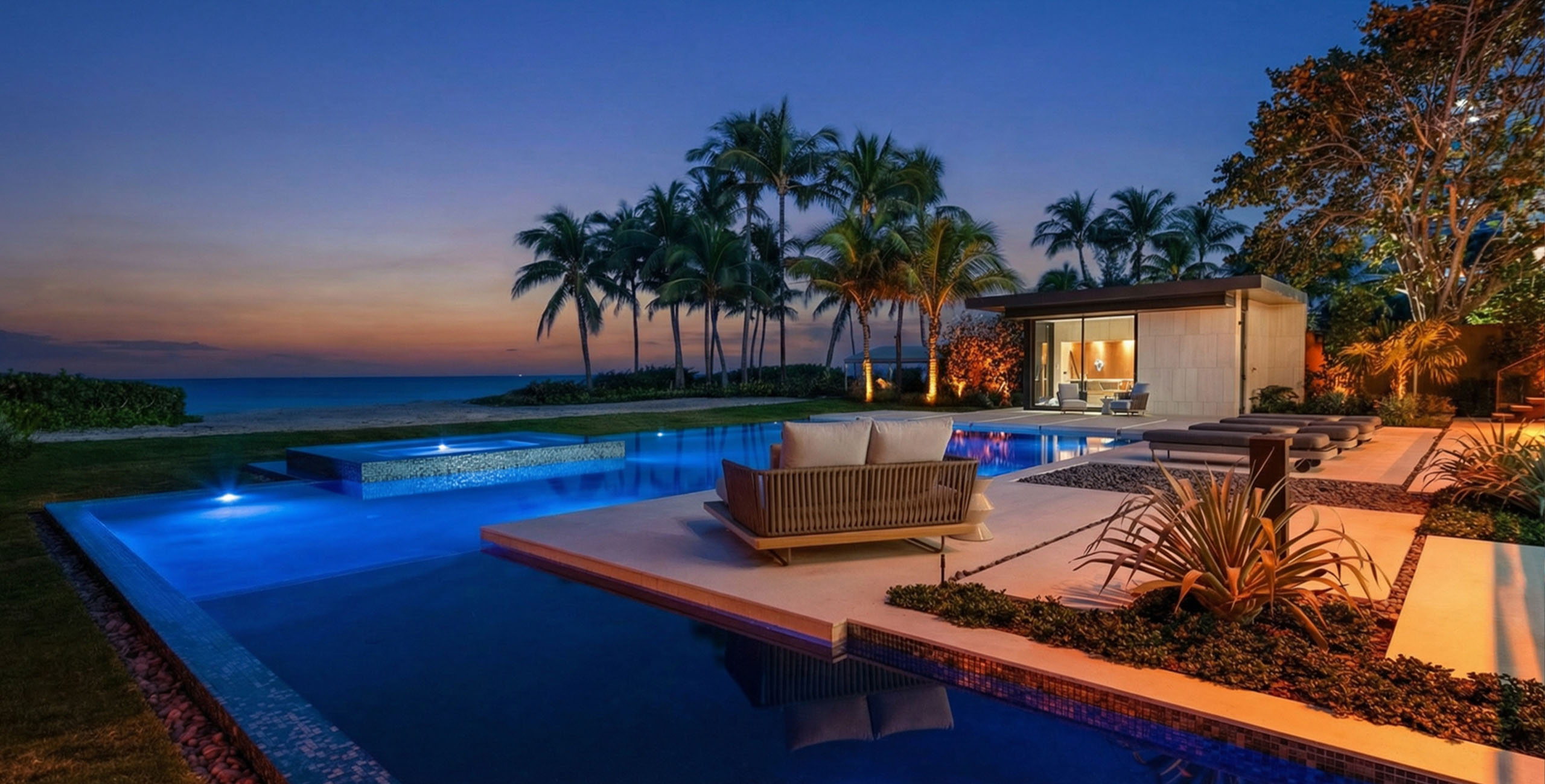 255 Ocean Golden Beach - Pool Ocean View at Night